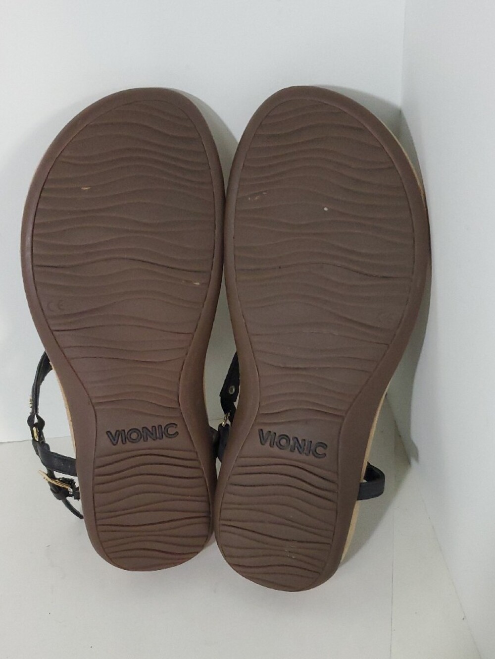 Vionic Kirra Black Leather T-Strap Thong Sandals Size 10W - Picture 8 of 8